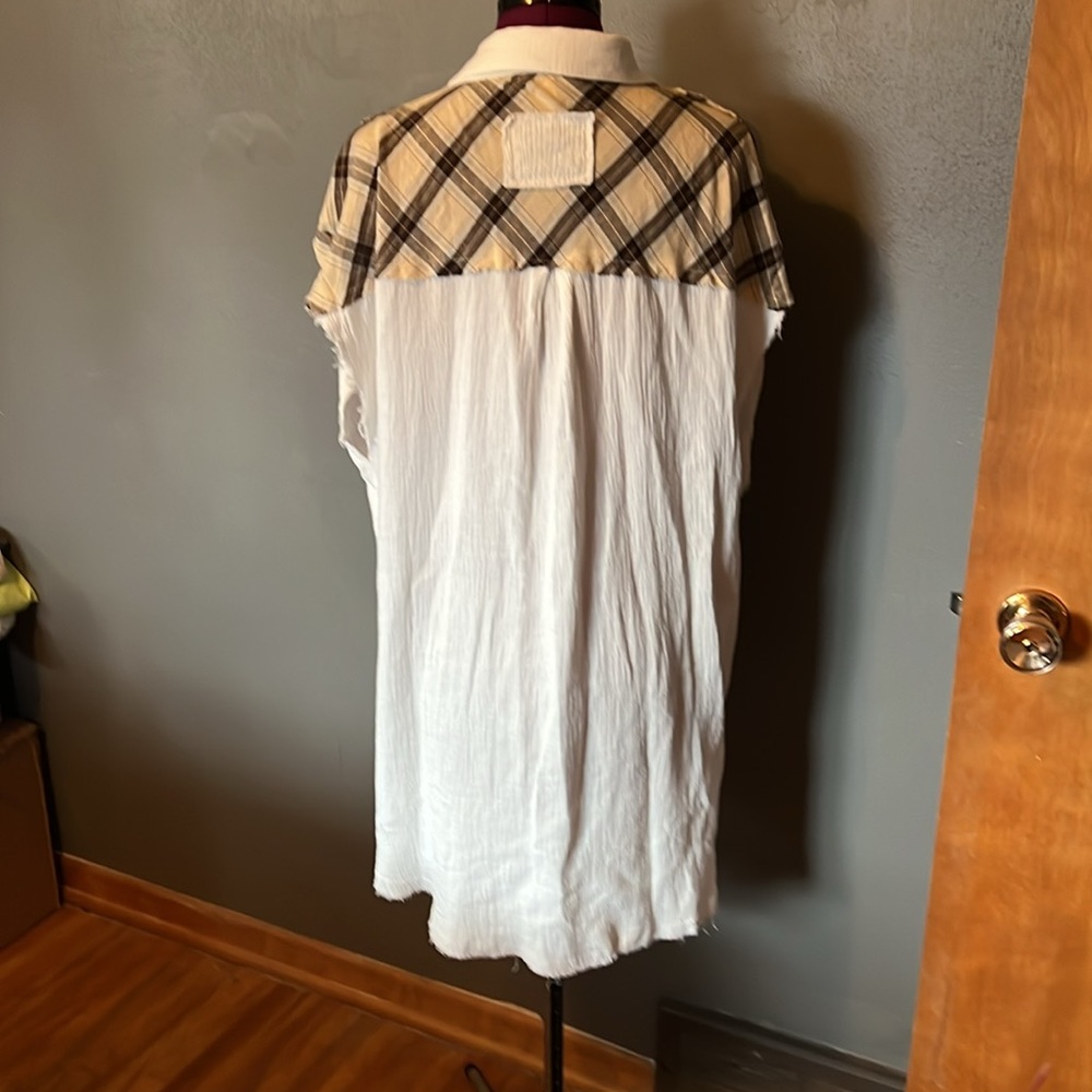 Pol. Sleeveless Button Down Size Small - image 2